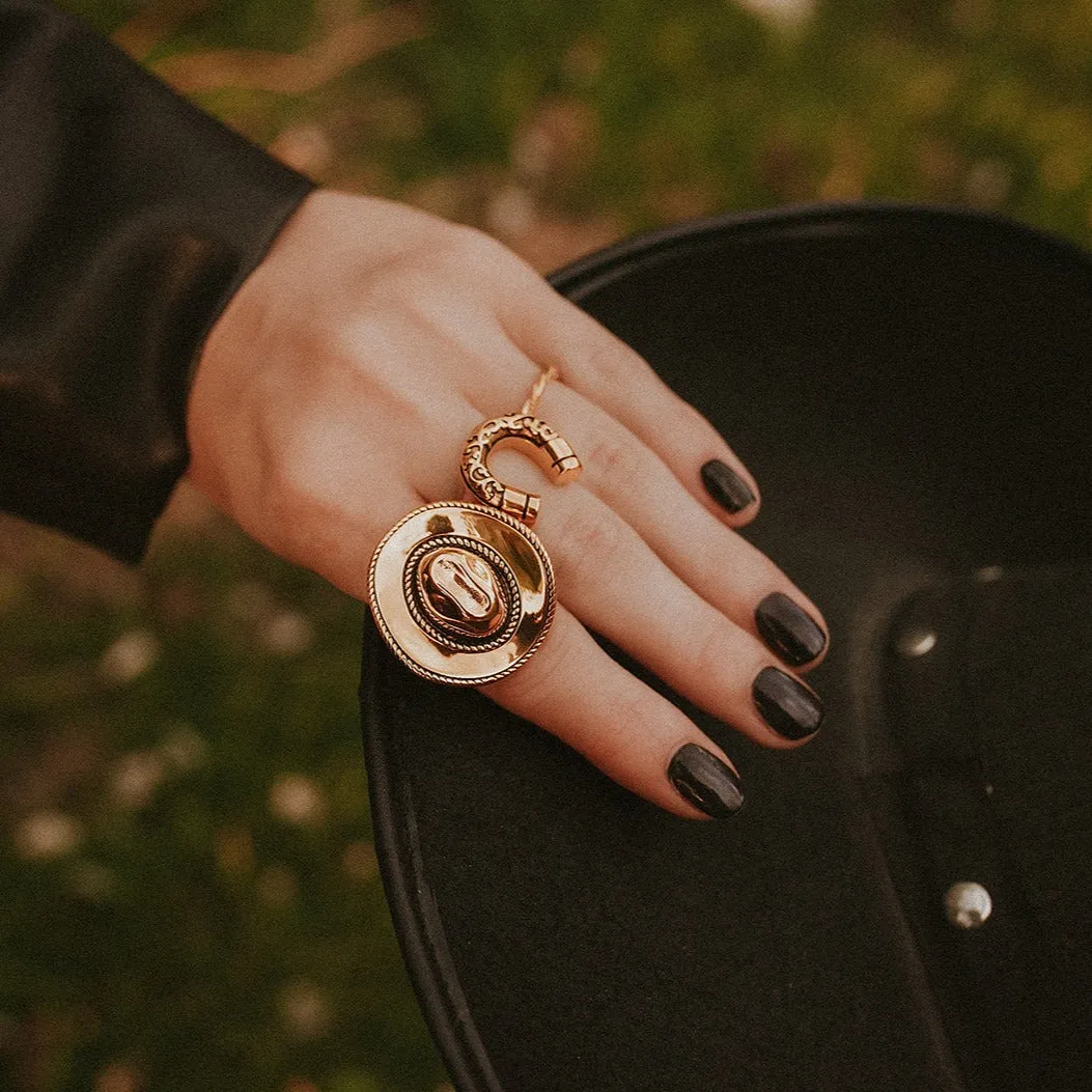 Lucky Charm Horseshoe Ring Gold