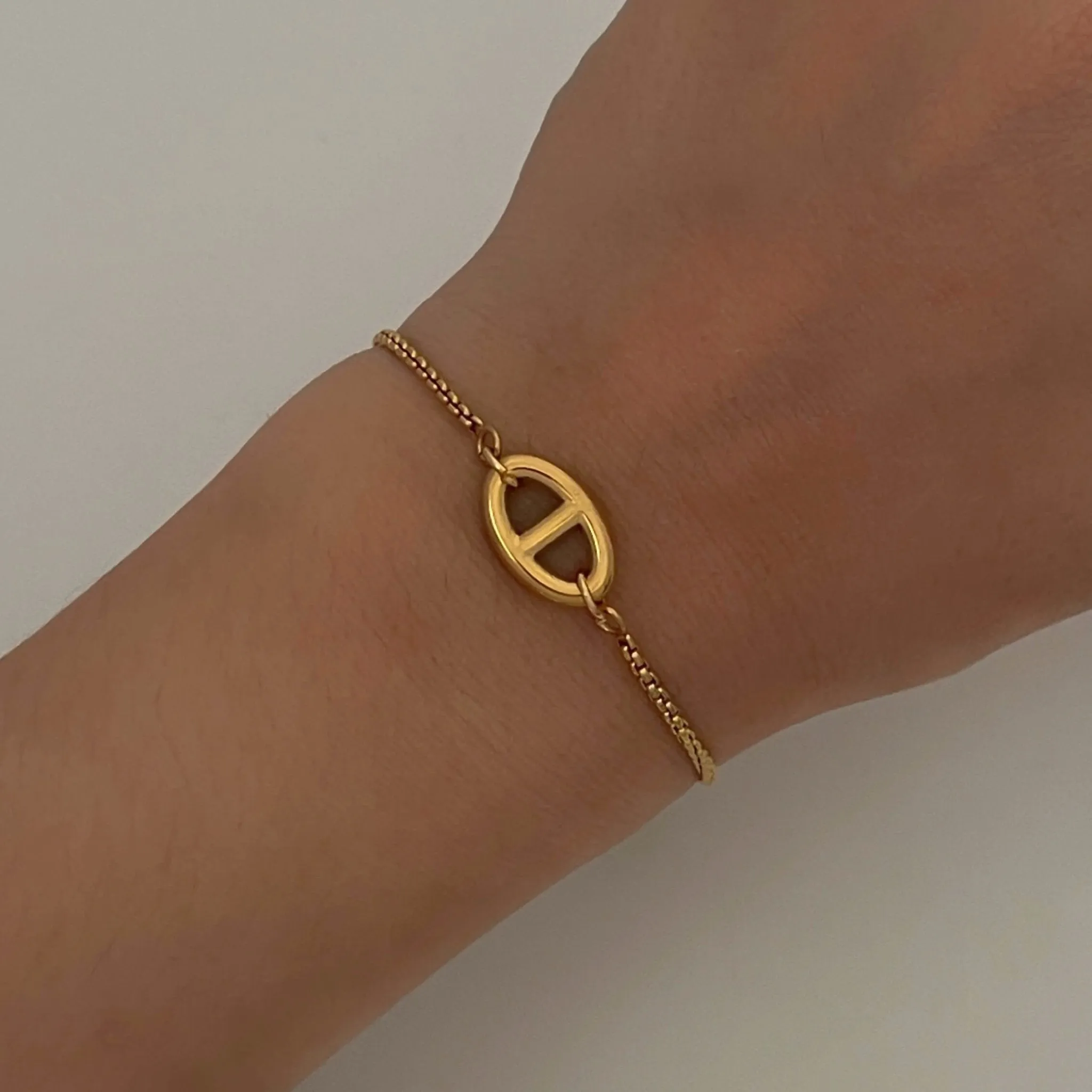 Modern Pendant Slider Bracelet Gold