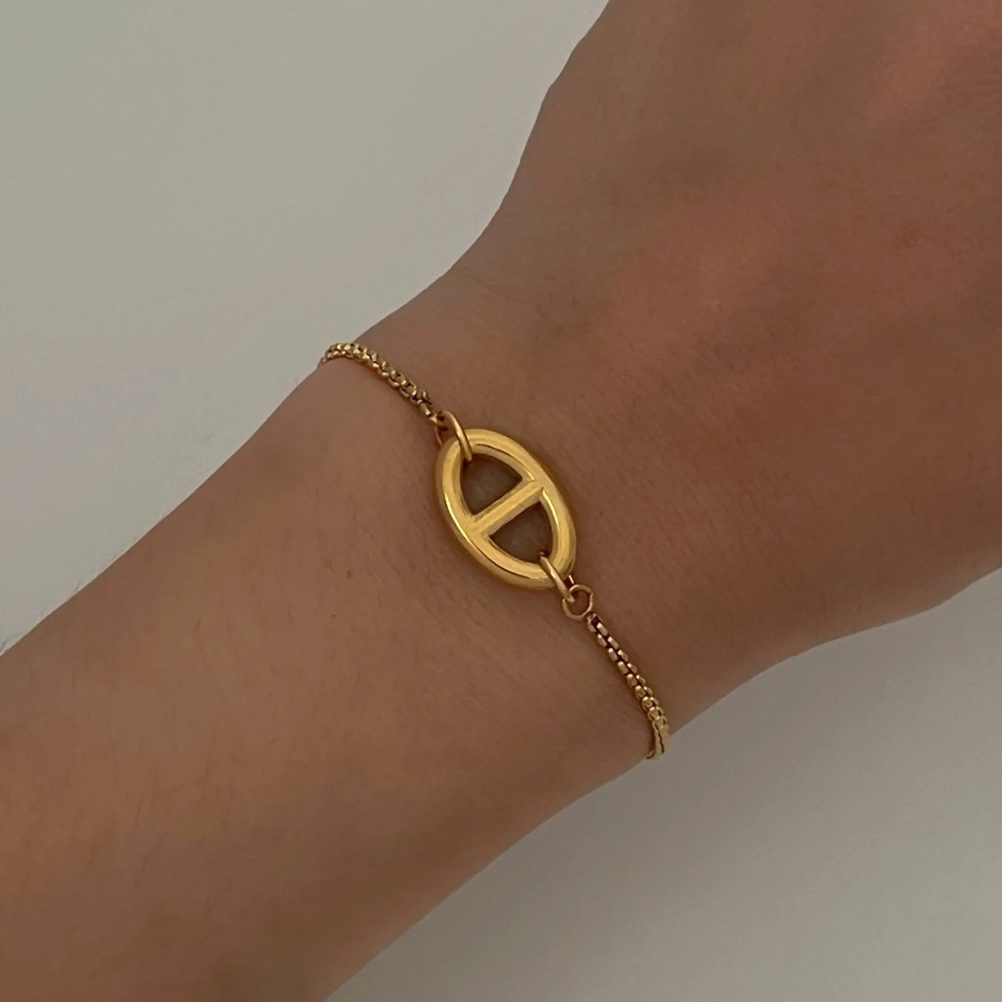 Modern Pendant Slider Bracelet Gold