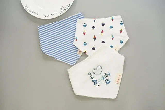 [Momscare] 3 Pcs/lot Fashion Newborn Baby Bibs Waterproof Kids Girls And Boys Cotton Triangle Children Feeding Accessories